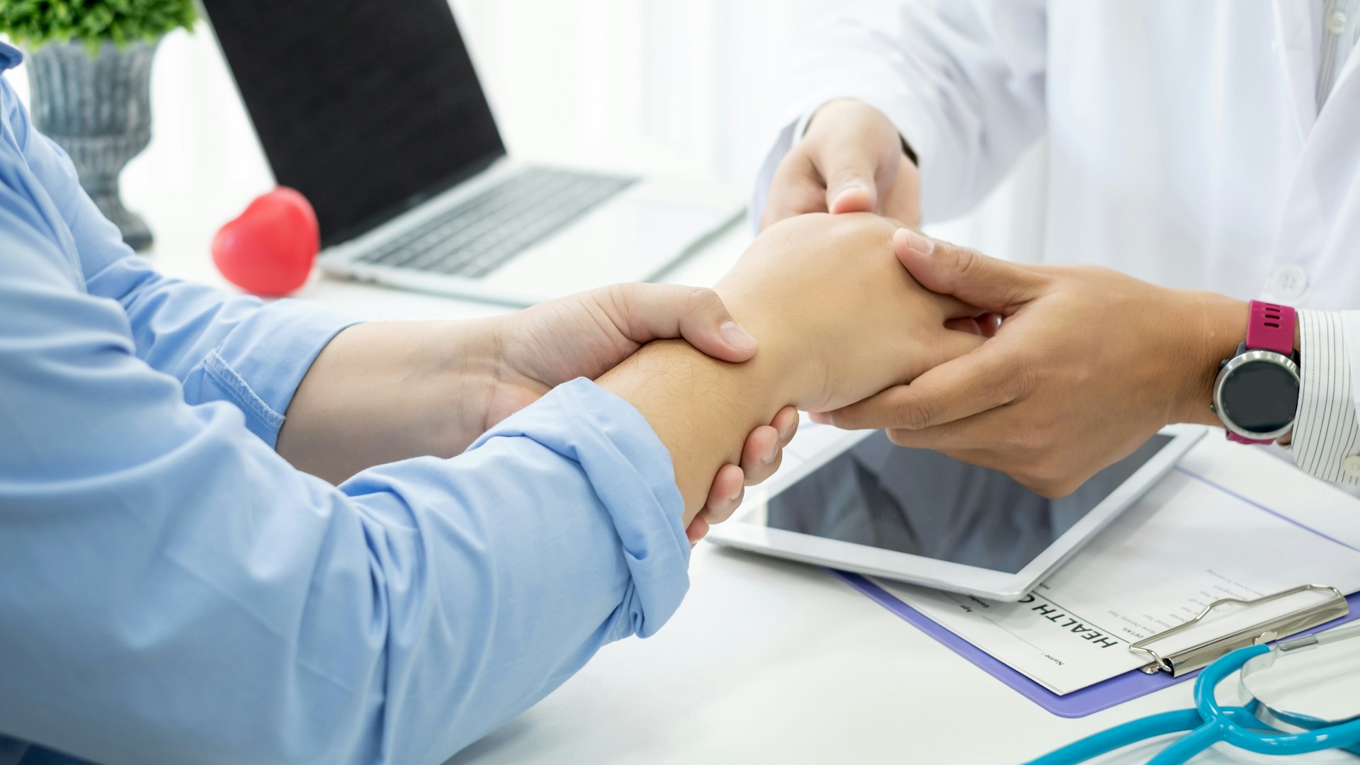 How Cellular Therapy Helps with Age-Related Joint Problems