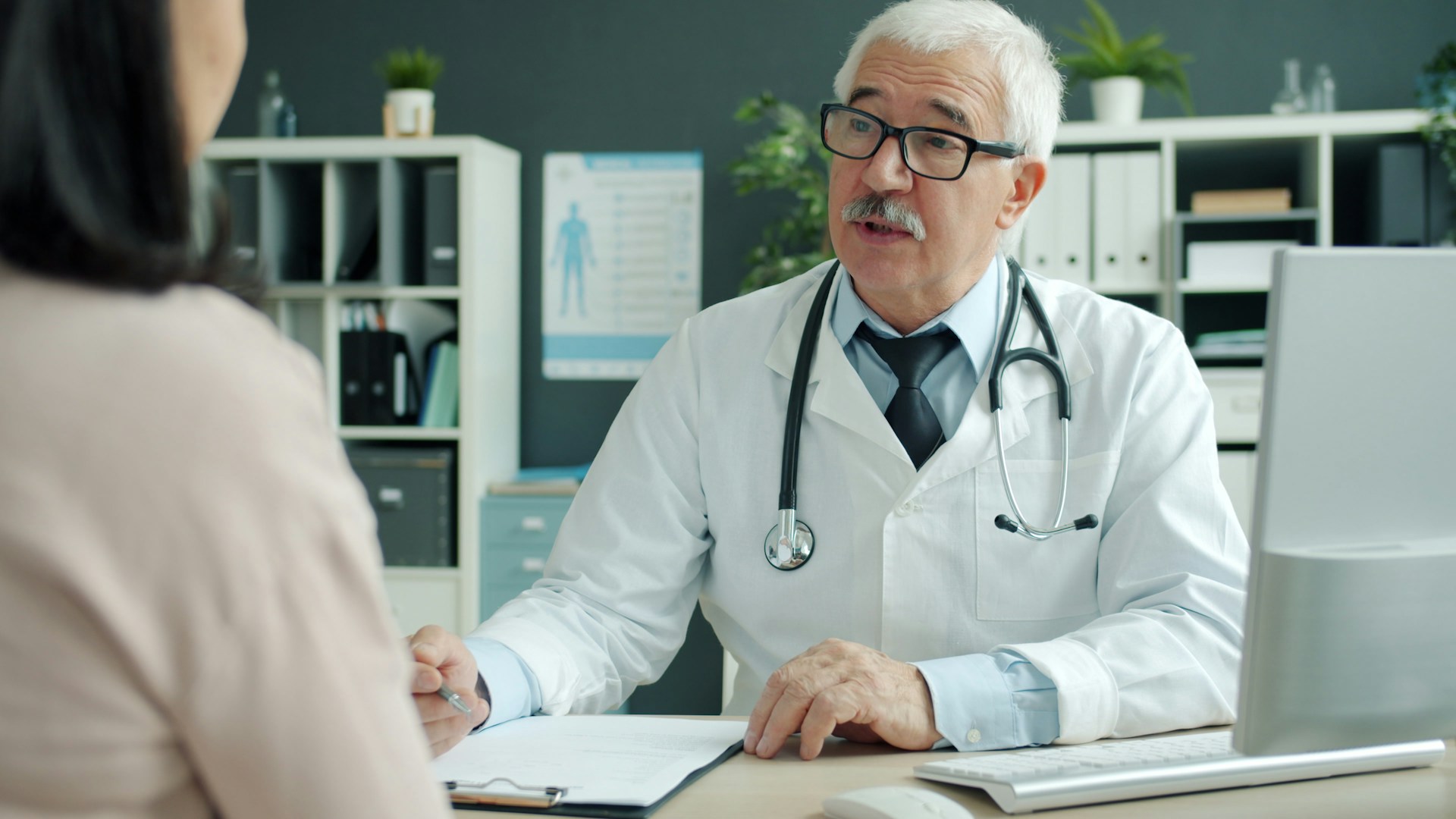 When to See a Cellular Therapy Specialist After Sprains